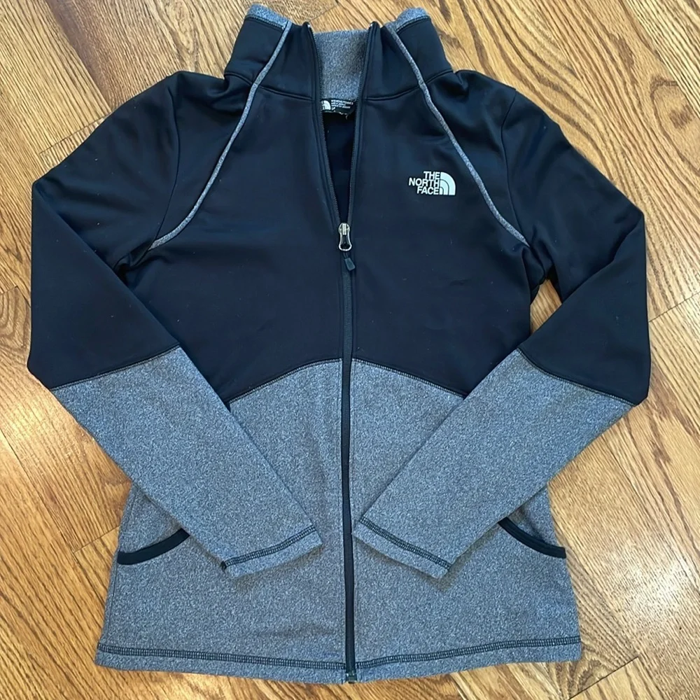 Women’s The North Face Zip Up Jacket/Coat. Size S/P. Excellent Condition.